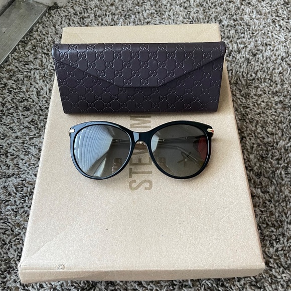 Gucci Sunglasses - Picture 3 of 5